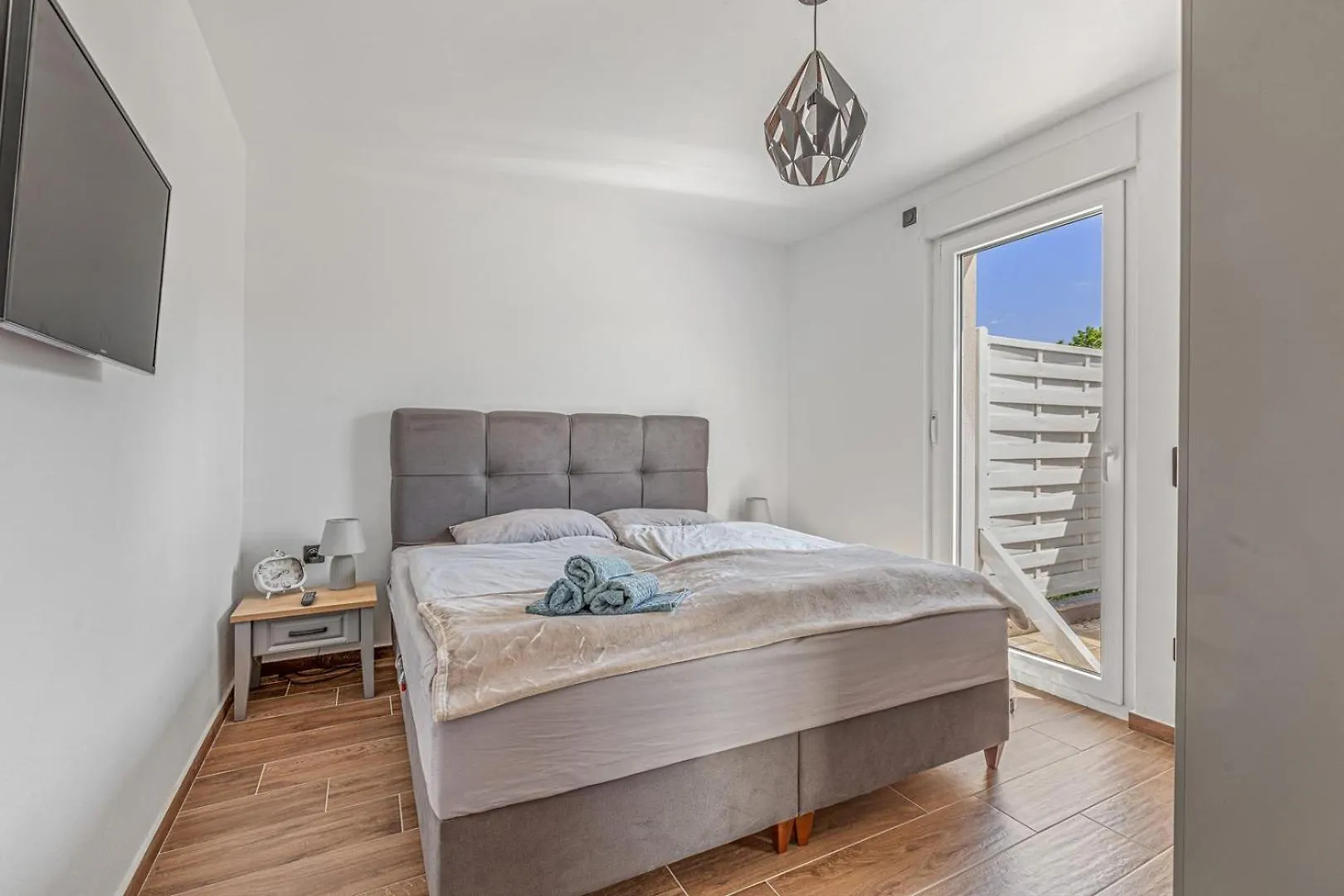 Cozy Two Bedroom Apartment Rose With Terrace Funtana 0*,