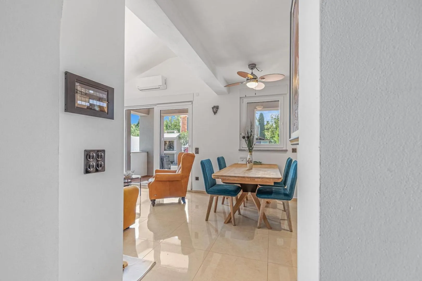 Cozy Two Bedroom Apartment Rose With Terrace Funtana